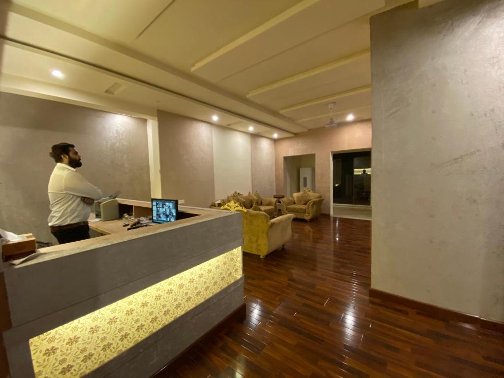 Shelton Rezidor Lahore